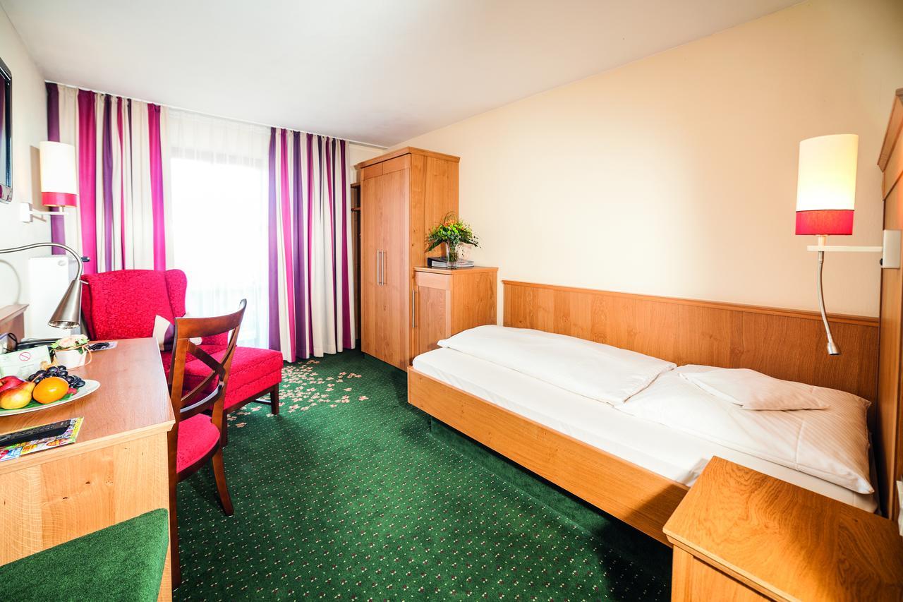 Seehotel Wassermann Зеон-Зебрукк Экстерьер фото